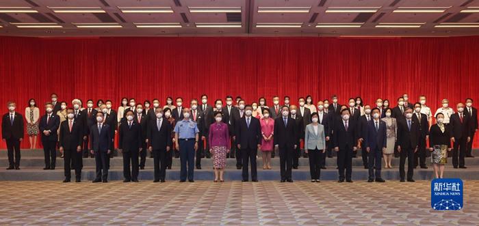 習近平會見香港特別行政區(qū)行政、立法、司法機關負責人